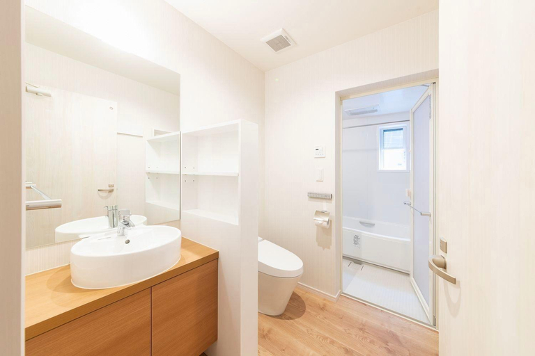 Bathroom 4, Black Crane Chalet, Hakuba
