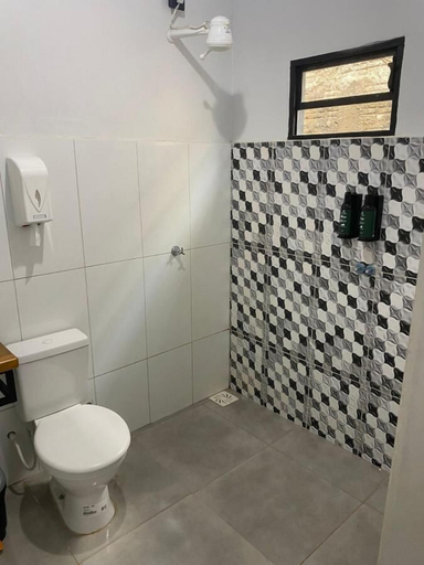 Bathroom, Hotel Avenida Plaza, Querência