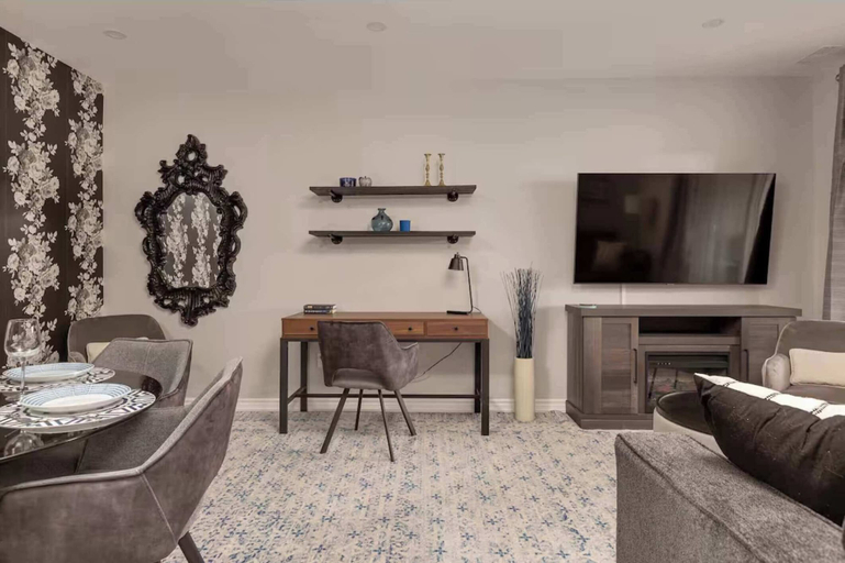 Interior 5, Modern Escape Near Queen St, Walk to Lake Ontario, Toronto