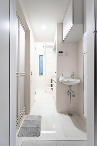 Bathroom 3, Studio G2, Toshima