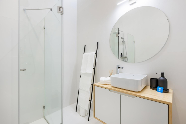 Bathroom 2, Modern 1BR with AC | Casa da Musica, Porto