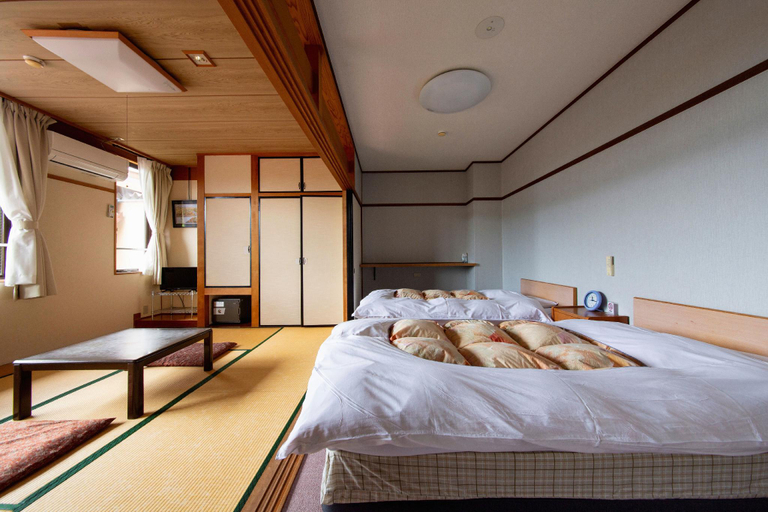 Bedroom 2, Kokumin Shukusha Enasansou, Nakatsugawa