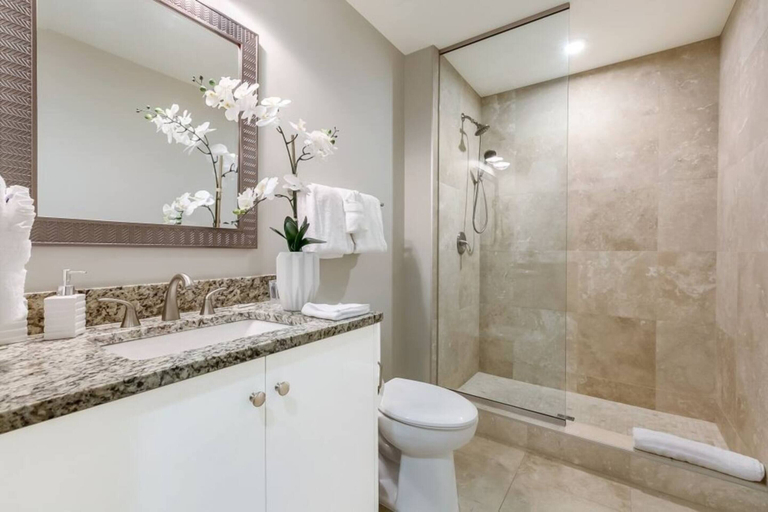 Bathroom 3, California 1BR Condo - Chic & Cozy, Orleans
