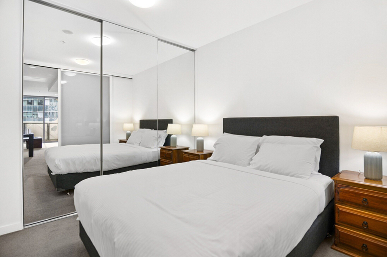 Room 2, 1BR Docklands Walk to Marvel Stadium + Balcony, Melbourne