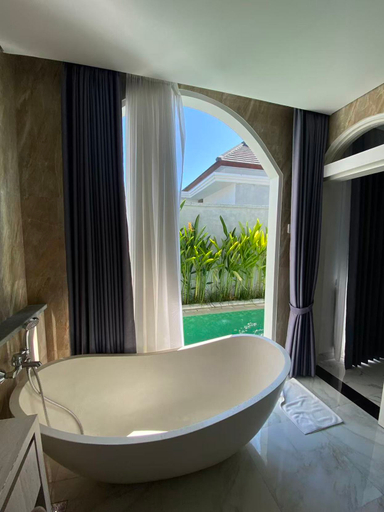 bathroom 9