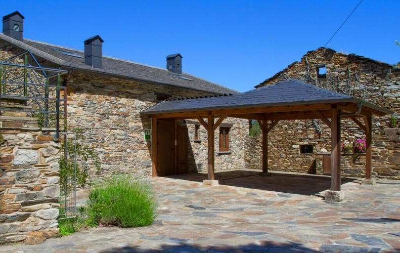 Outdoor banquet area, Casa Rural Prado, Asturias