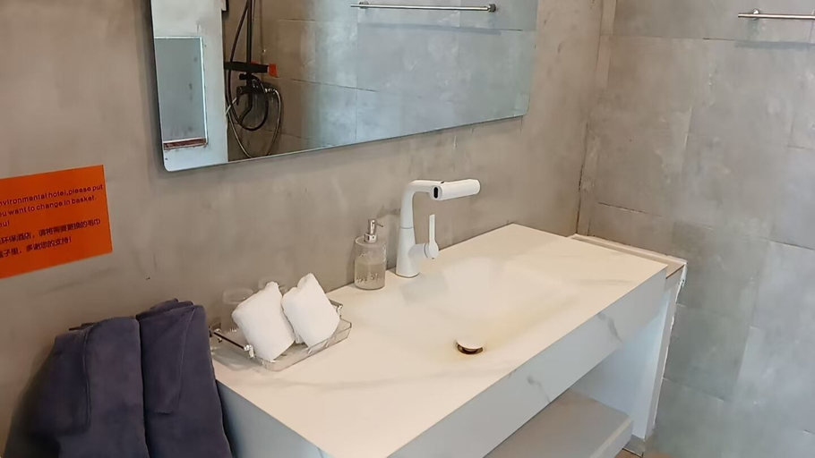 Bathroom 4, vivi bungalows resort5, Phuket Island