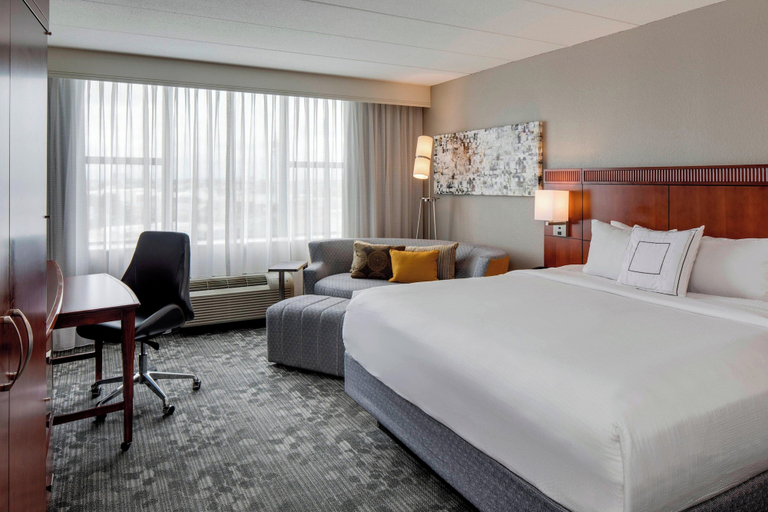 Bedroom 4, Courtyard by Marriott Boston Logan Airport, Boston