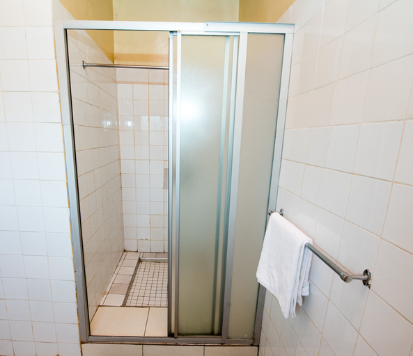 Bathroom 3, Nelly's Guesthouse, Lilongwe City