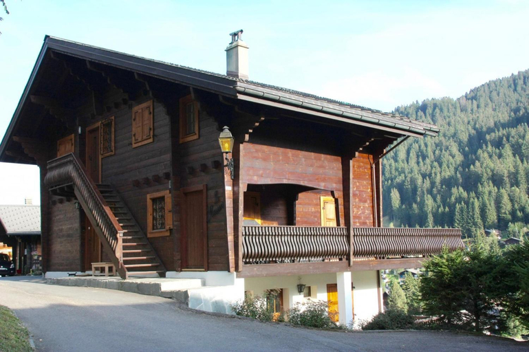 Exterior & Views