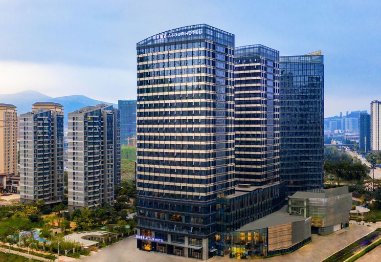 Exterior & Views