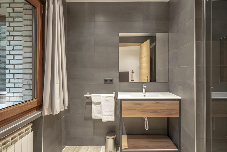 Bathroom 4, Hotel MET Pamplona, Navarra