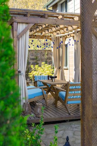 Others 3, Poison Garden Suite & SPA, Merkez