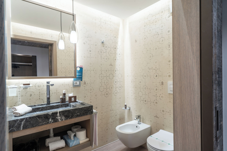 Bathroom 5, Hotel Spinale, Trento