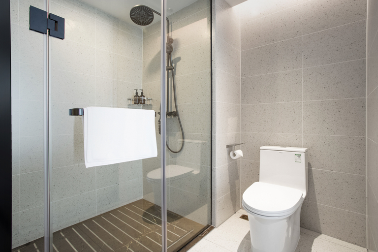 Bathroom 3, Intercity YiLin Hotel (Guangzhou Baiyun Station International Unit Branch), Guangzhou