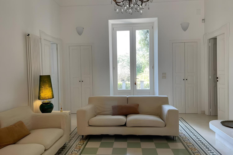 Others 4, Villa Luciana, Taranto