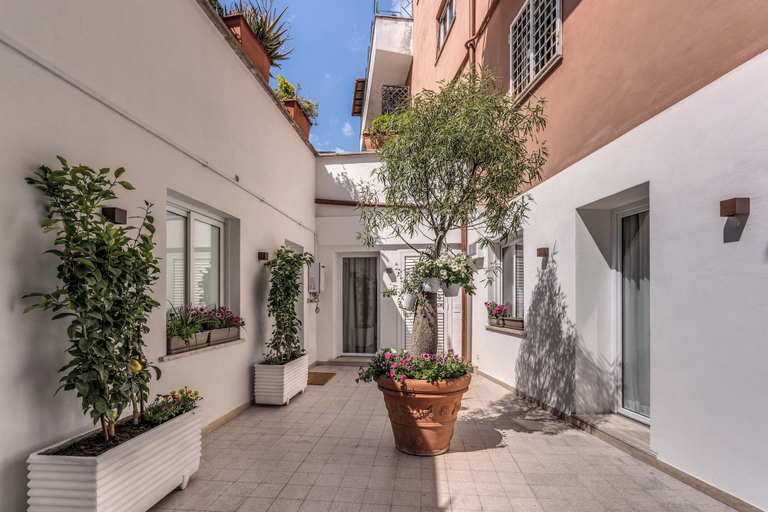 Others 5, LF Borgo Trastevere, Roma