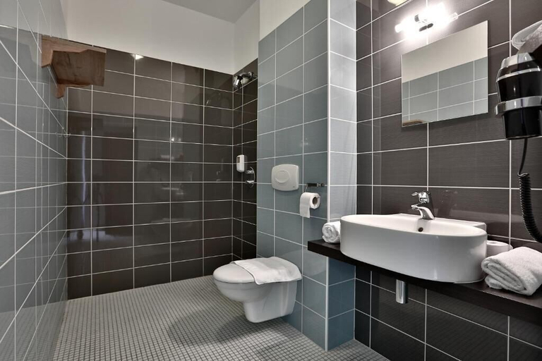 Bathroom 4, HOTEL COLIGNY, Dordogne