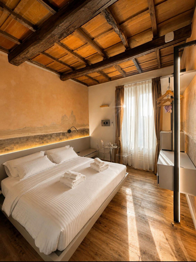 Bedroom 2, Trevi Steps, Rome