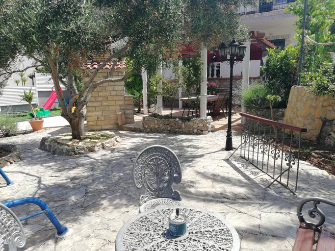 Others 1, Modern Apartment with pool and terrace, Trogir