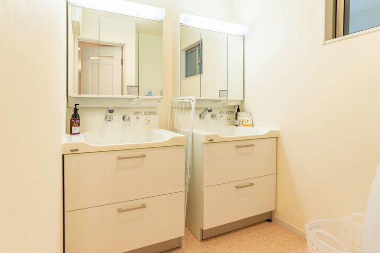 Bathroom 5, Villa de Class, Osaka