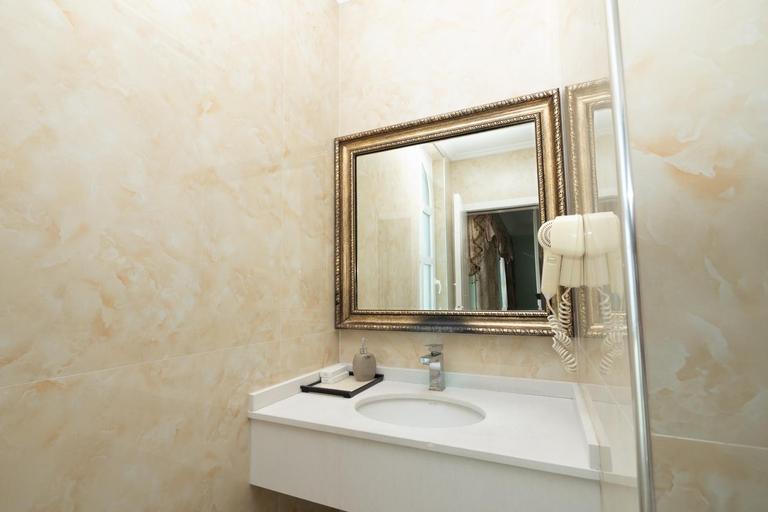 Bathroom 3, Hotel Britania, Tirana