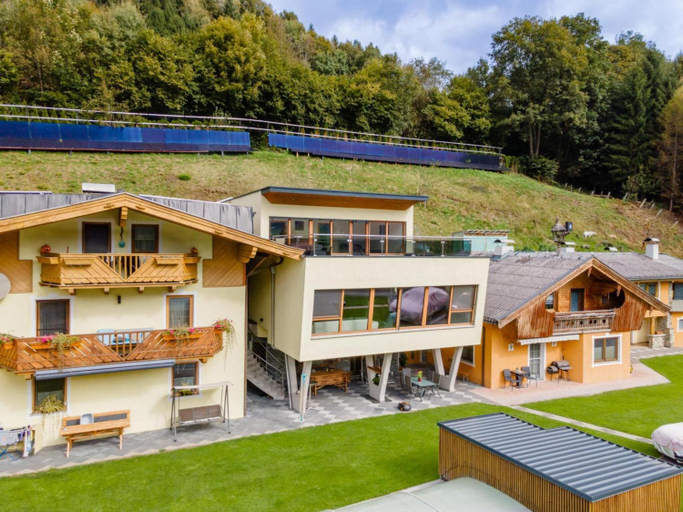 Exterior & Views 1, Chalet in Stuhlfelden near Ski Slopes, Zell am See