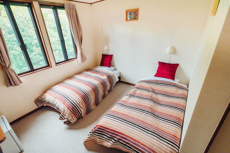 Bedroom 3, お宿木もれ日, Itō