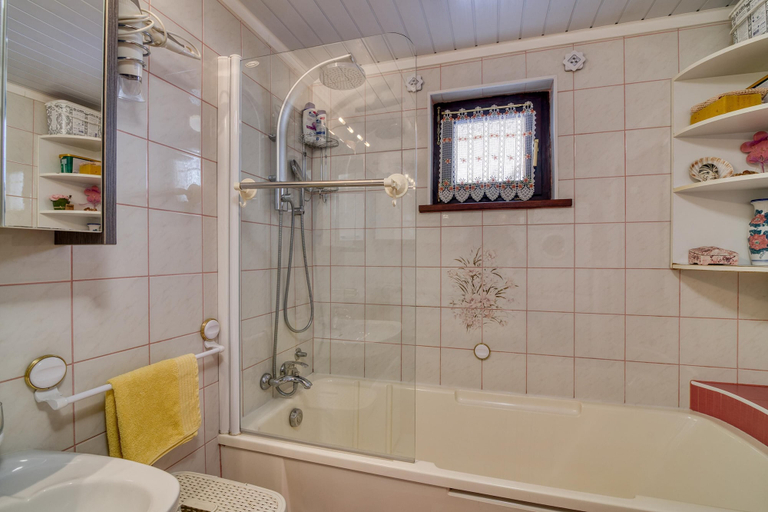 Bathroom 4, Forest Retreat Bonidesa - Terrace & Jacuzzi - Happy Rentals, Ljubno