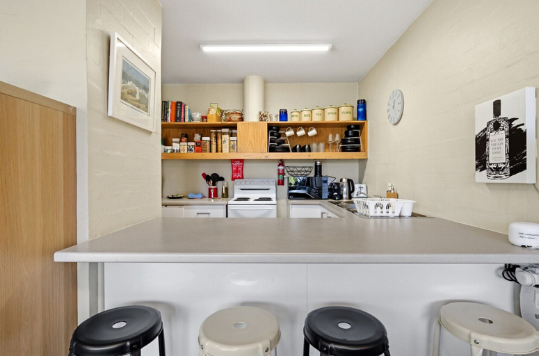 Private kitchen 5, Airy & Arty 2-bed Old Kingston Foreshore, Canberra