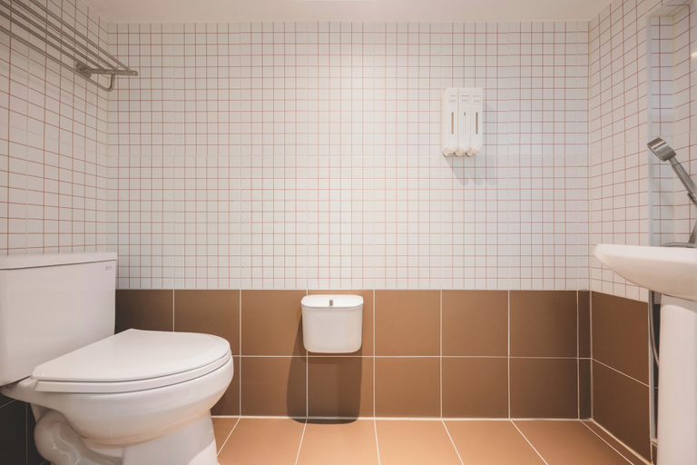 Bathroom 4, Slowon Hongdae, Mapo