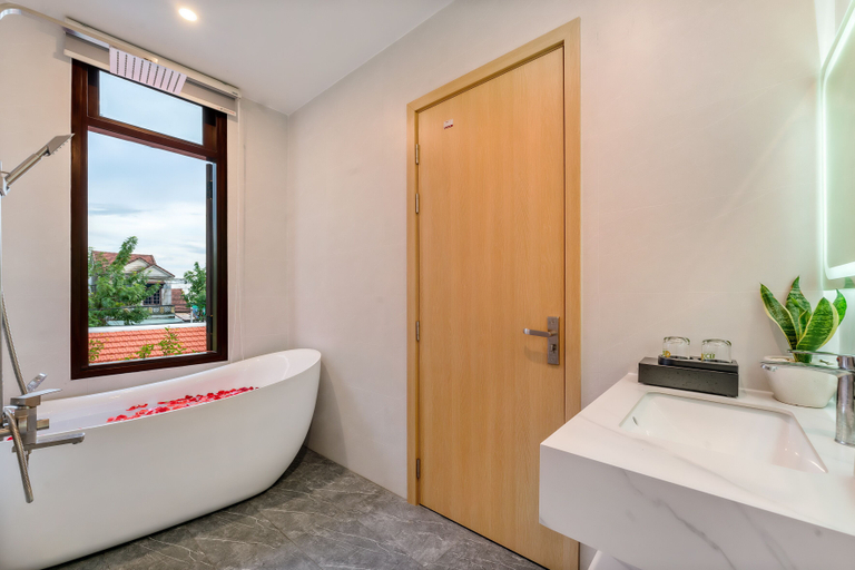 Bathroom 5, Cat Tien Villa, Da Nang