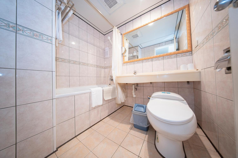 Bathroom 4, Foung Jia Hotel, Penghu