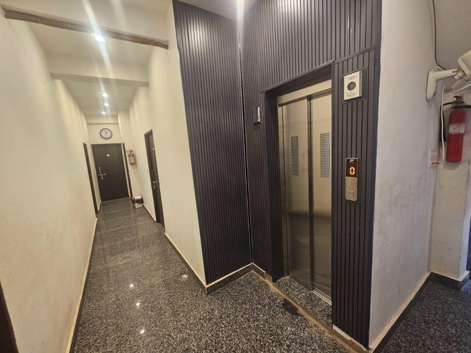 Others, Hotel Arya, Varanasi