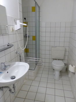 Bathroom 3, Hotel Pension Elegia am Kurfürstendamm, Berlin