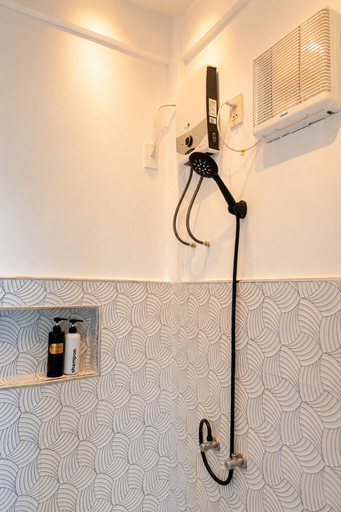 Bathroom 5, Bintana Sa Paraiso, Mambajao