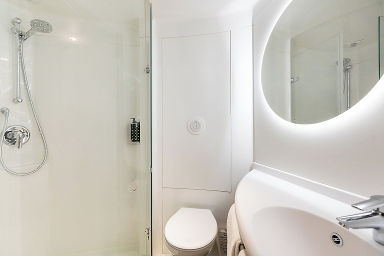 Bathroom 4, ibis Lisboa Alfragide, Amadora