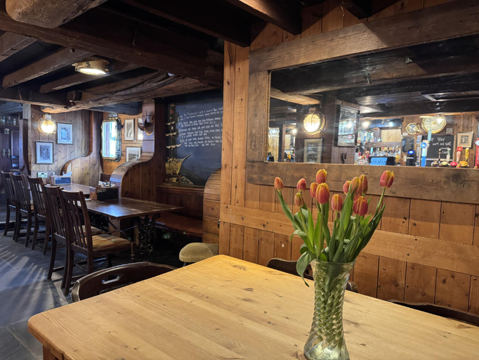 Food & Drinks 4, The Ship Inn, Cornwall