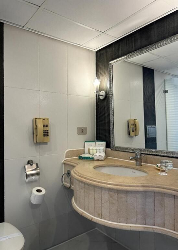 Bathroom 5, Borg El Arab Beach Resort, Burj al-'Arab