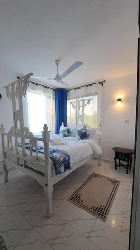 Room 5, Casa Marabella Holiday Apartments, Msambweni