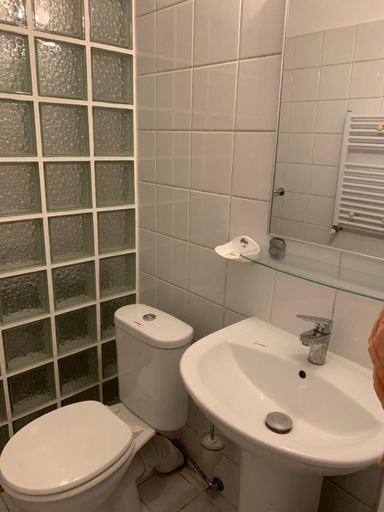 Bathroom 2, Quiet Garden Ground Floor, Municipiul Bucuresti