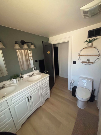 Bathroom 3, Regency Retreat, Niagara