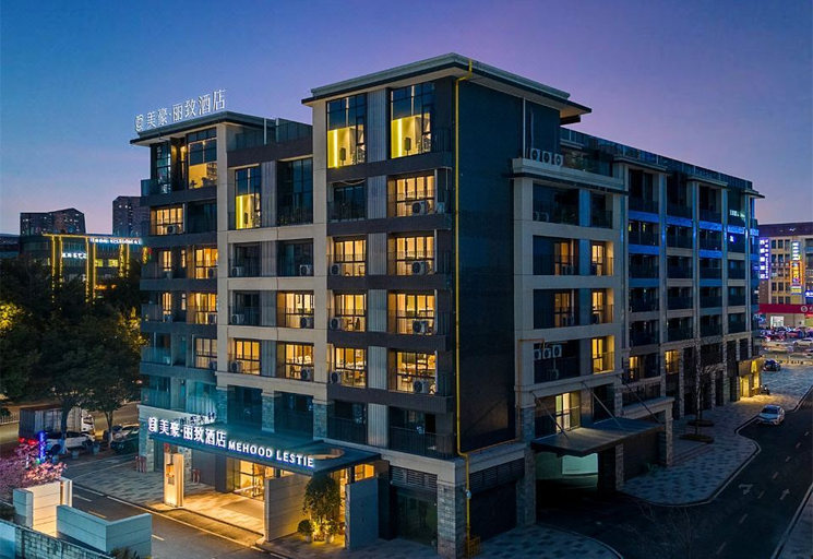 Exterior & Views