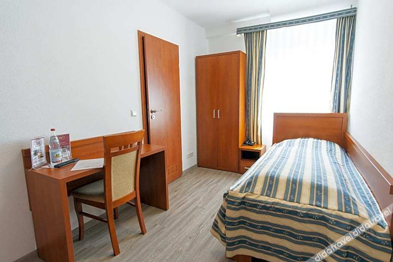 Bedroom 5, M-A-S-Hotel, Stuttgart