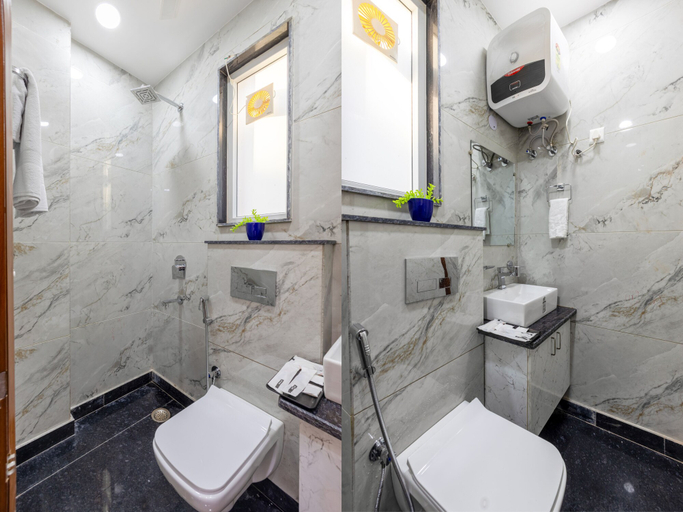 Bathroom 2, The Royal Stay, Delhi