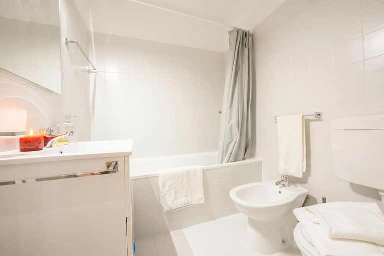 Bathroom 3, Laguna di Lugano, Lugano