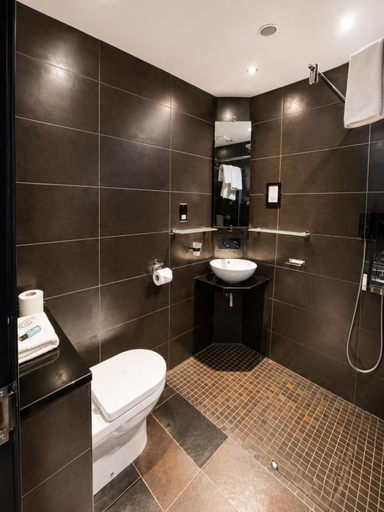 Bathroom 3, The Popinjay Hotel and Spa, South Lanarkshire