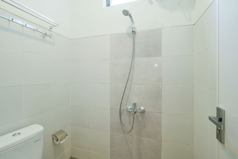 Bathroom 5, De 80's Pondok Labu, South Jakarta
