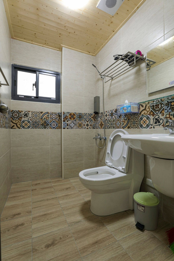 Bathroom 3, XIA XIA JIAO HOMESTAY, Penghu