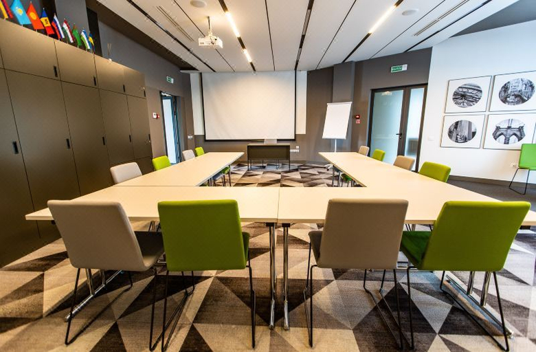 Business Facilities 3, Hotel STATUS, Brest